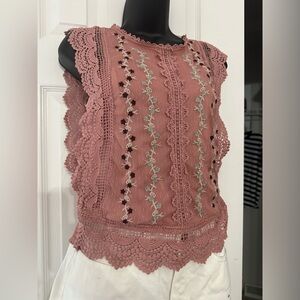 Gorgeous NWT blouse impeccable detail by Gimmick from the Buckle size medium